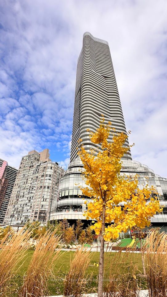 11 Wellesley St W, #5005
