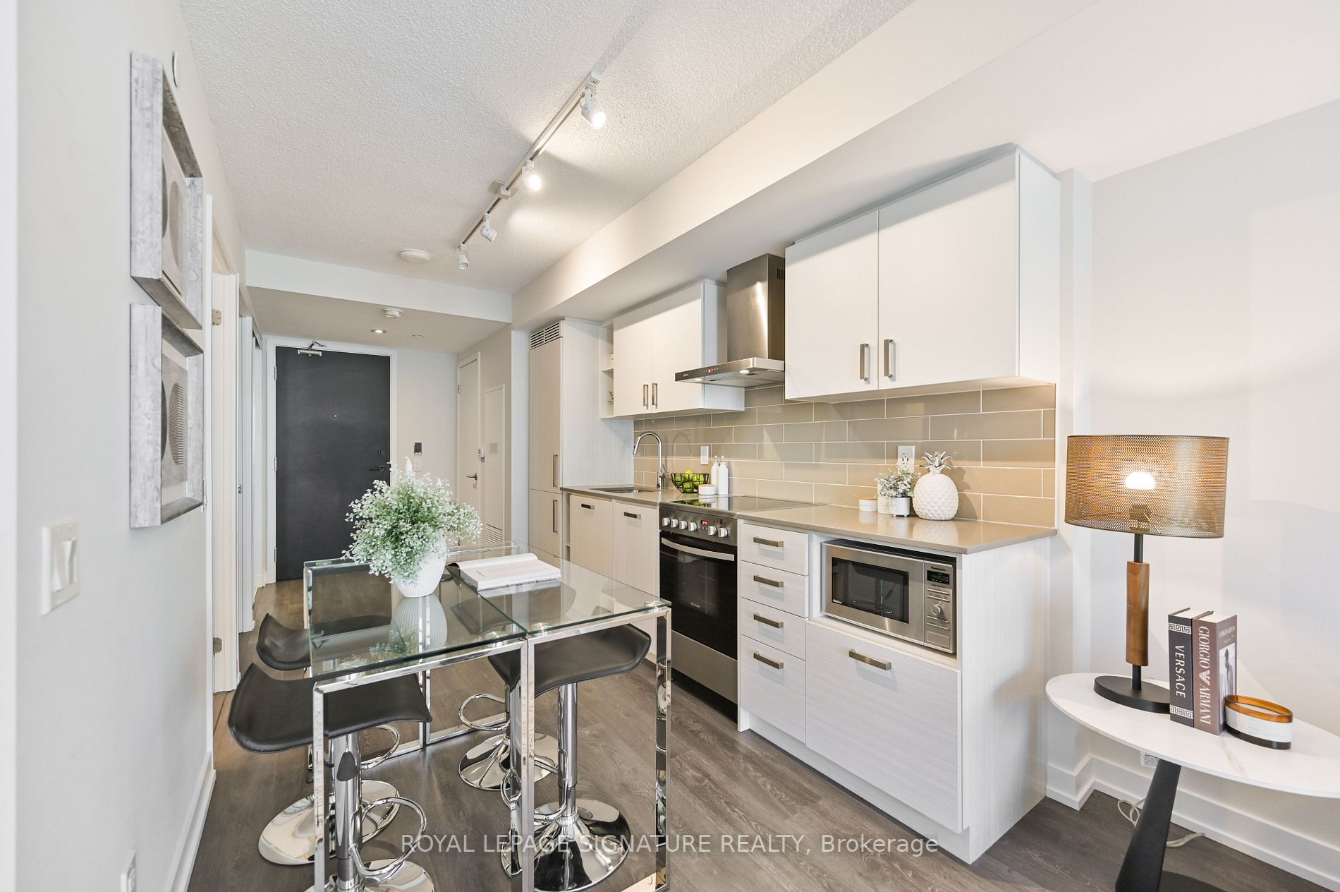 125 Redpath Ave, #606