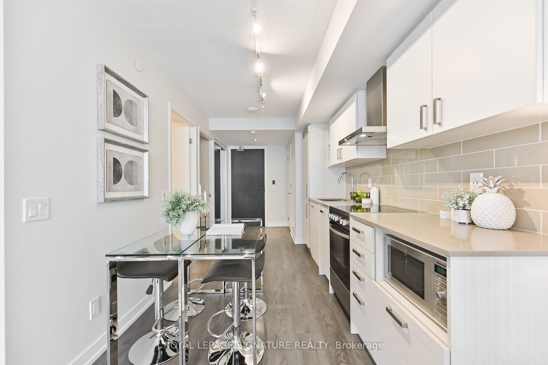 125 Redpath Ave, #606