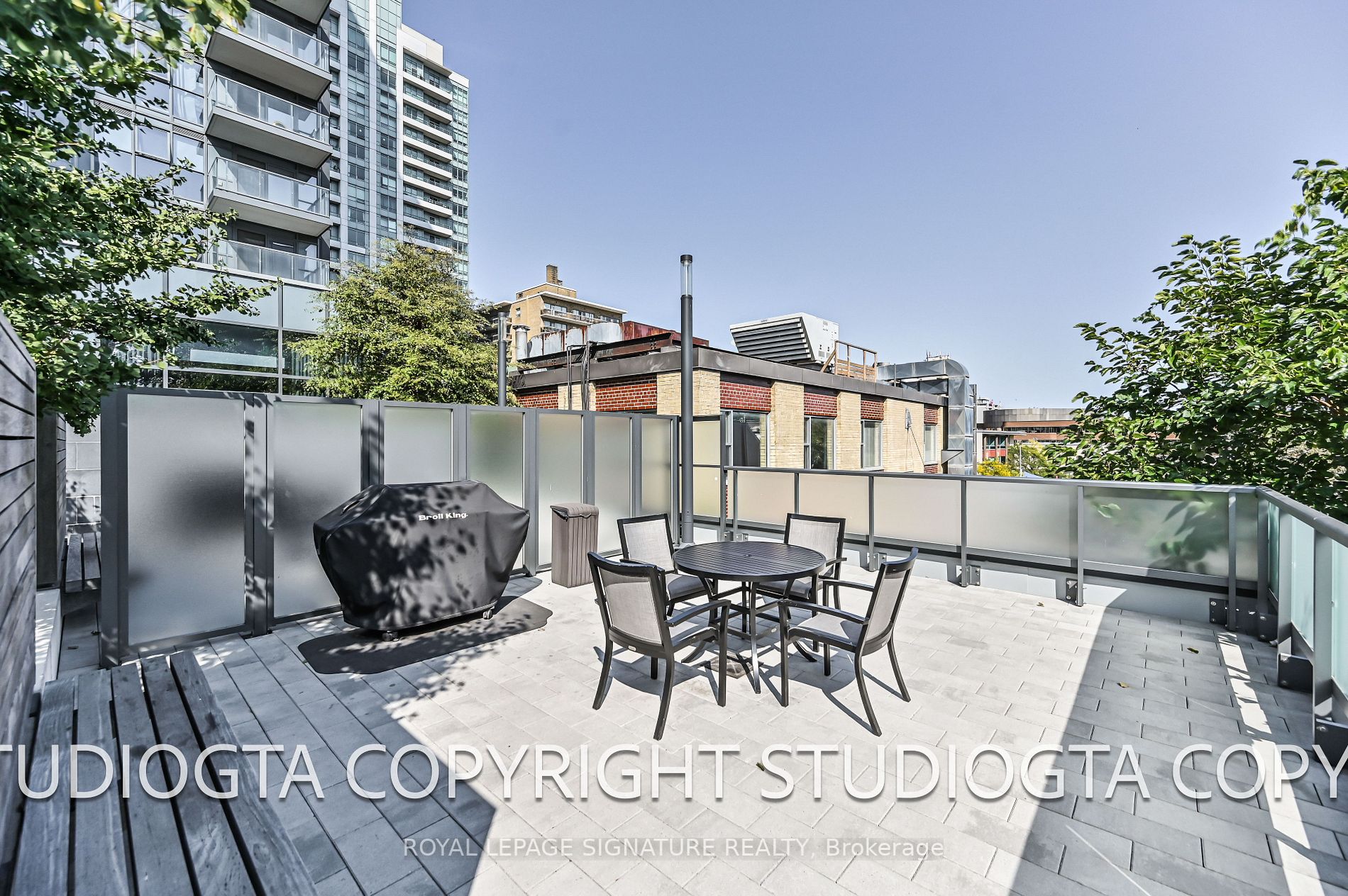 125 Redpath Ave, #606