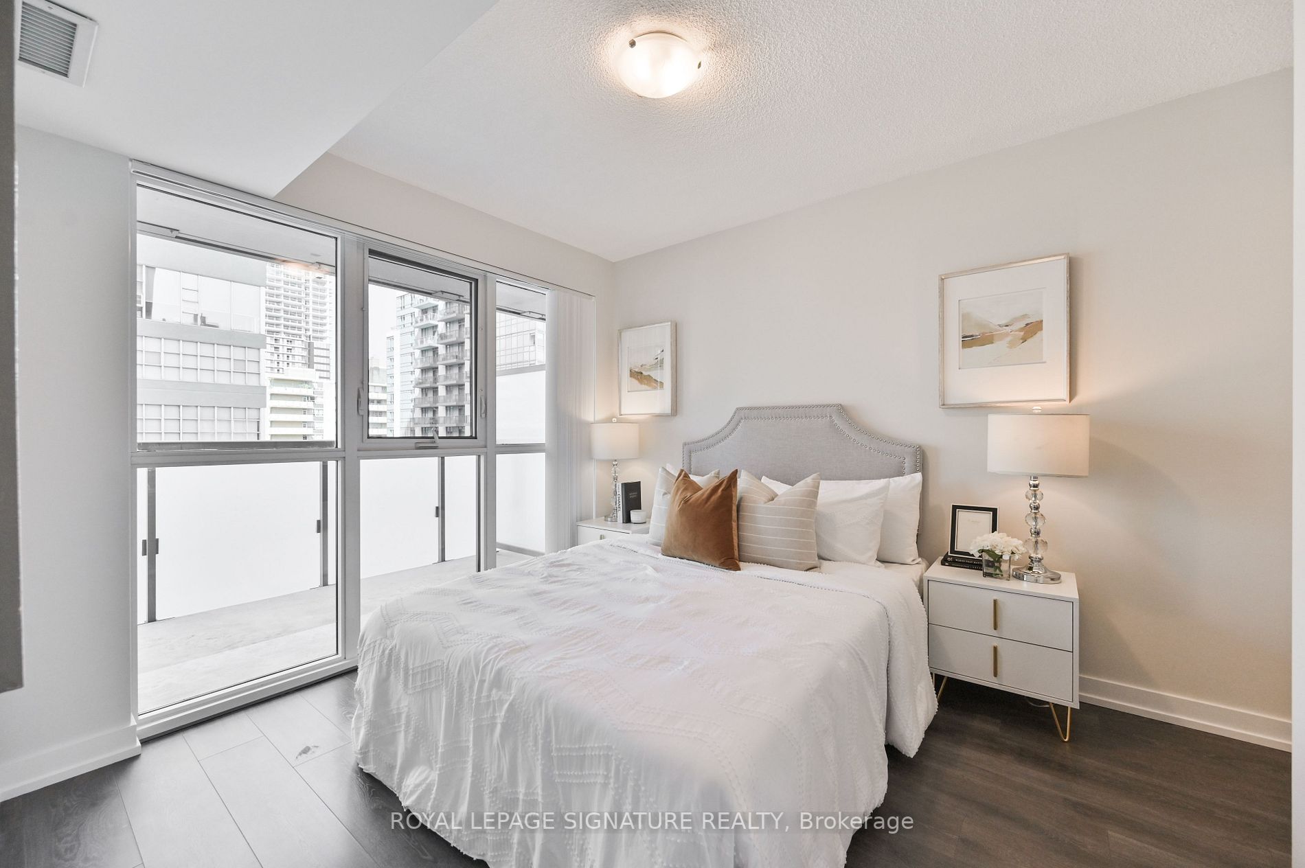 125 Redpath Ave, #606