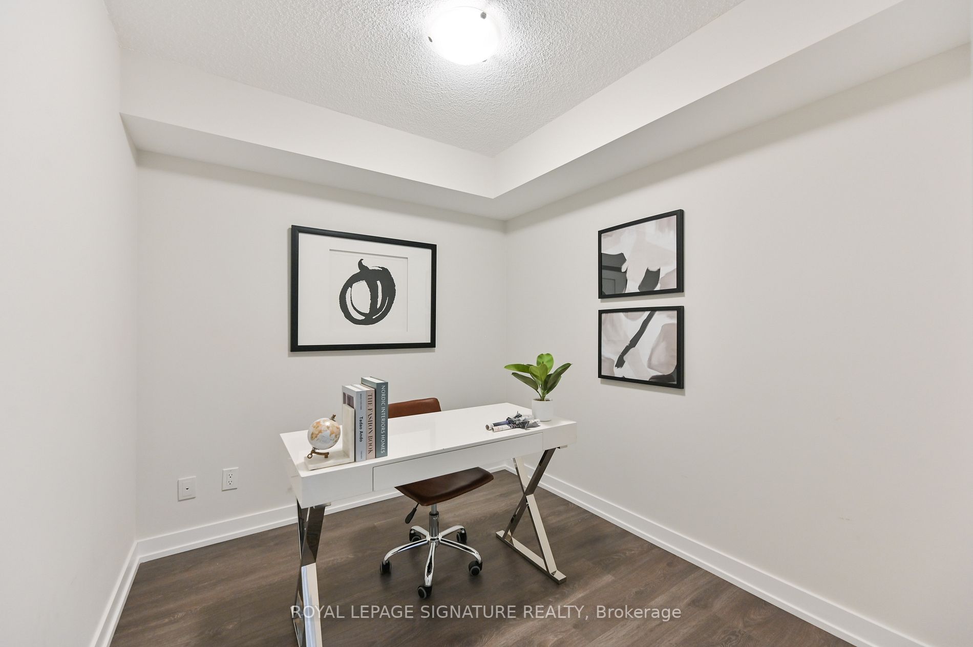 125 Redpath Ave, #606