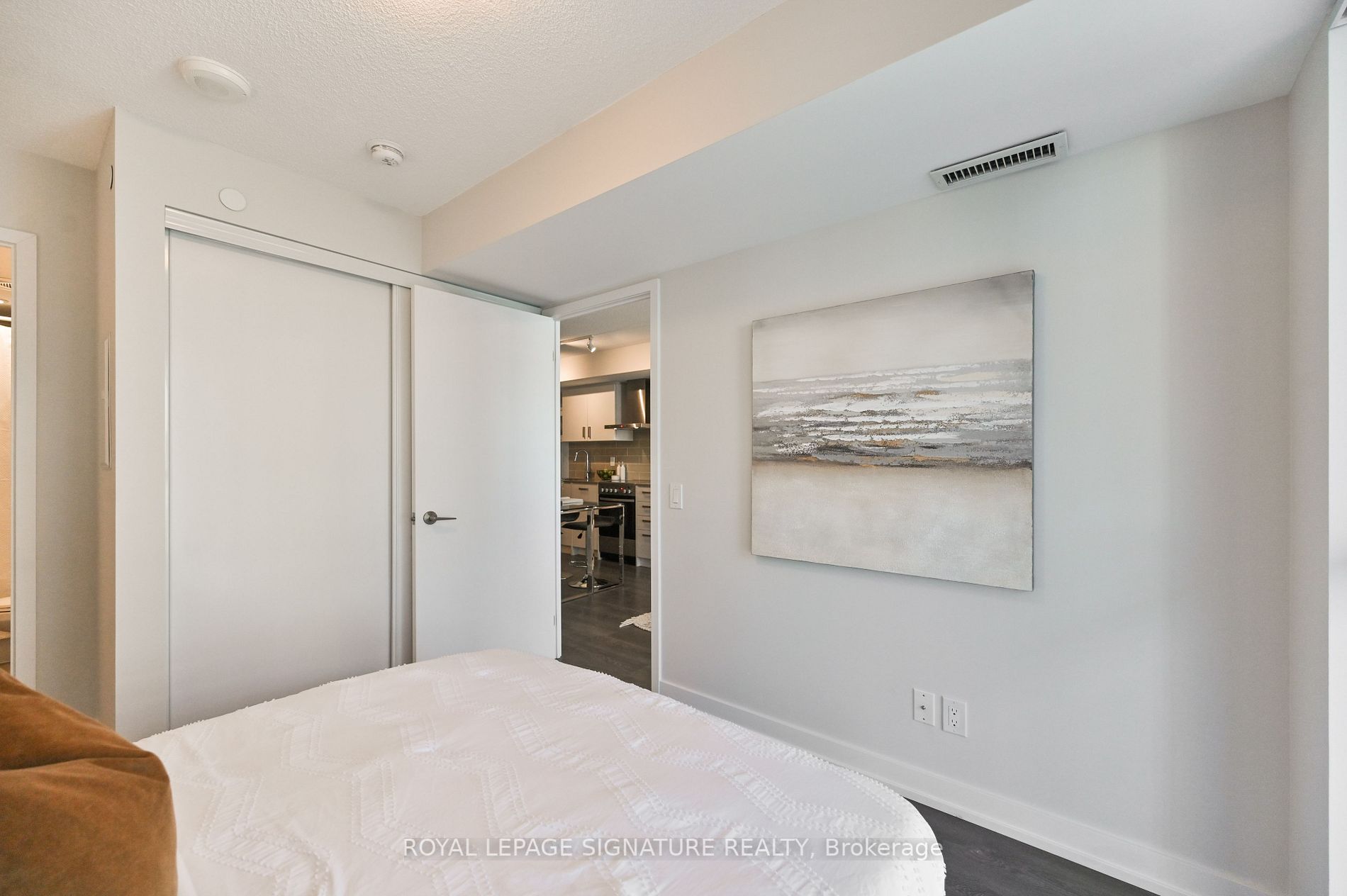 125 Redpath Ave, #606