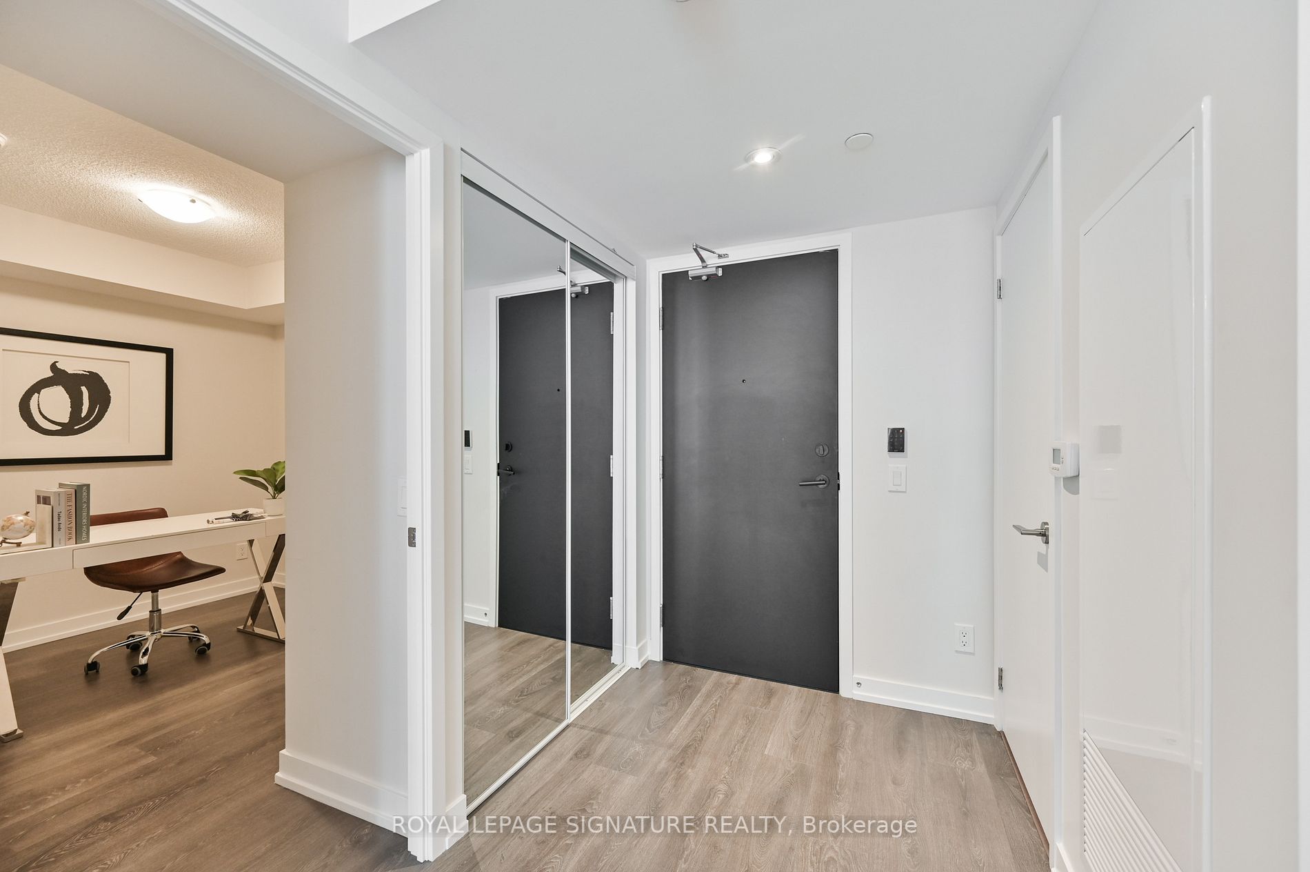 125 Redpath Ave, #606