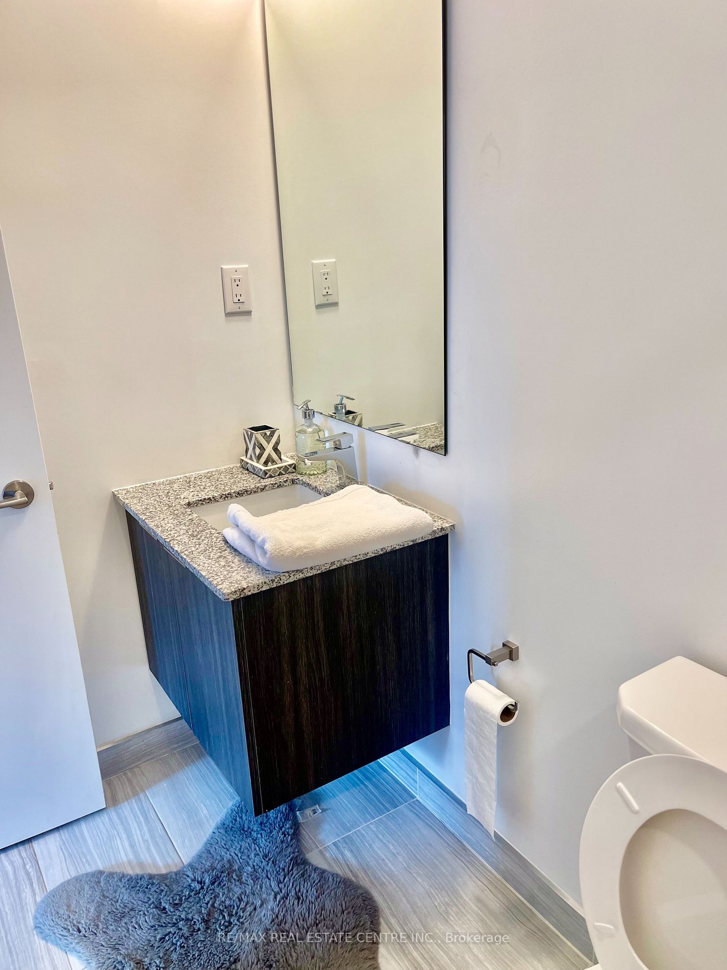 120 Parliament St, #817