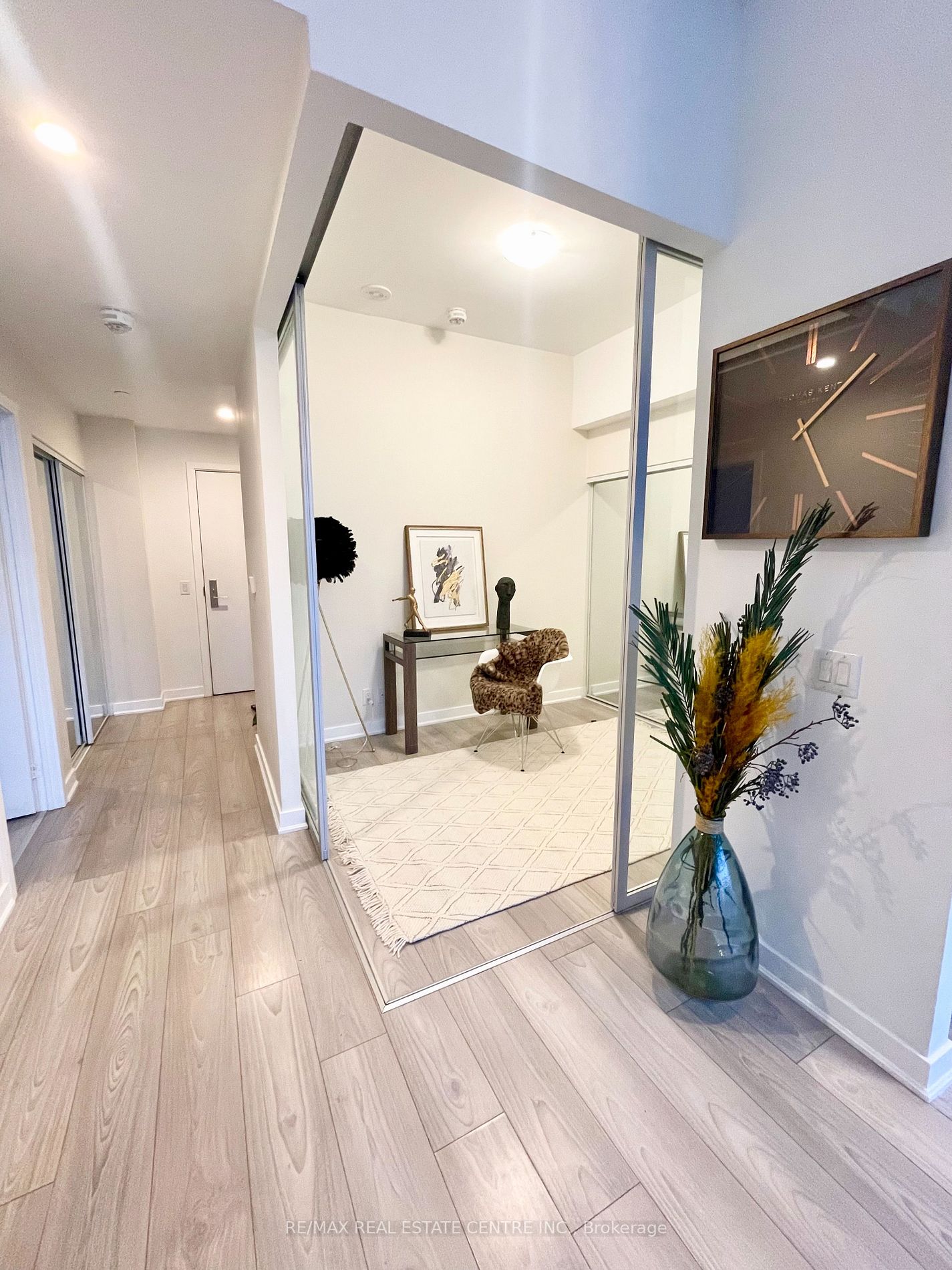 120 Parliament St, #817