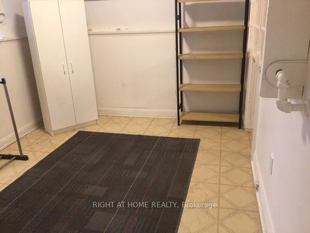 262 Soudan Ave