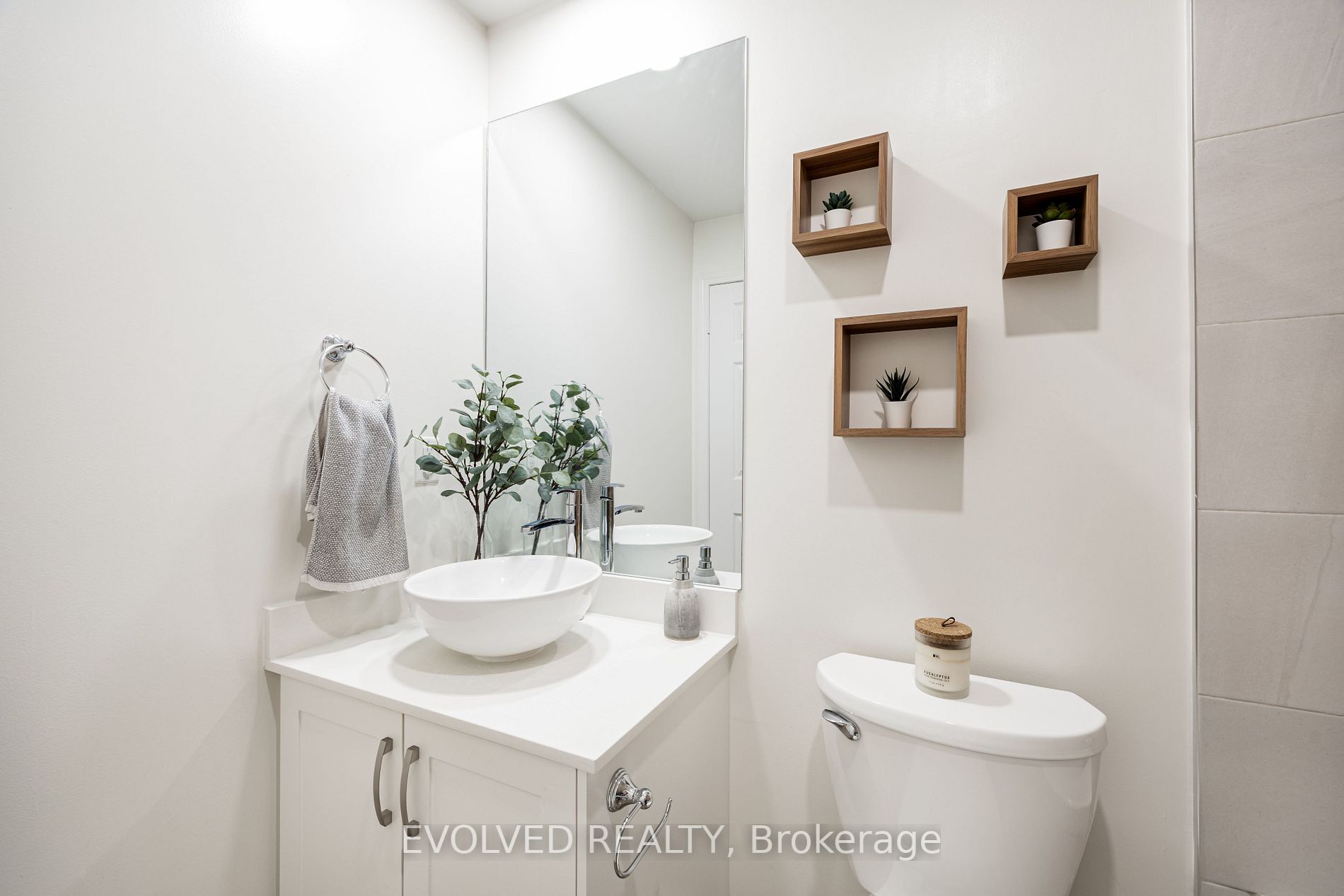 18 Holmes Ave, #305