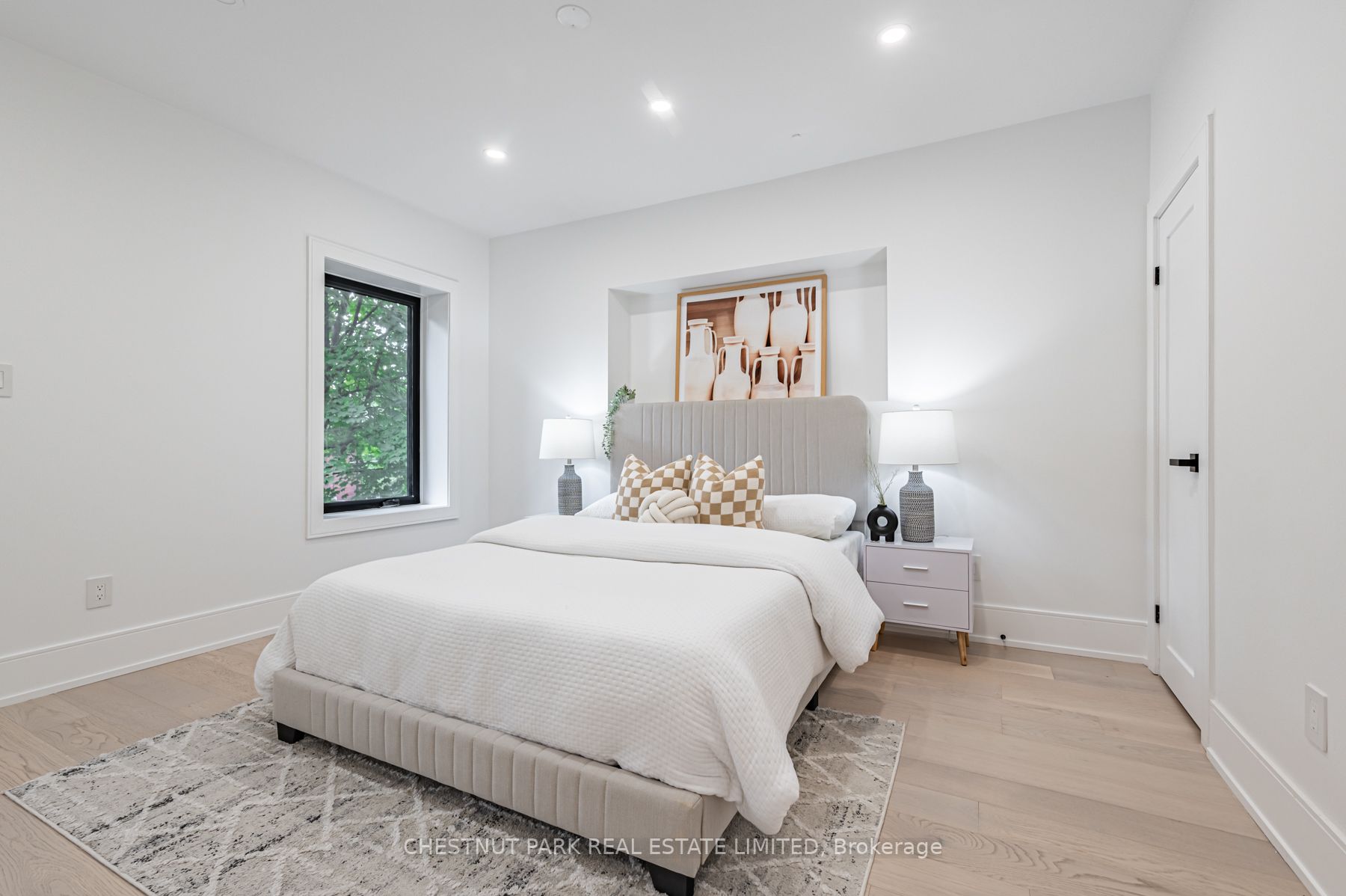 111 Roxborough Dr