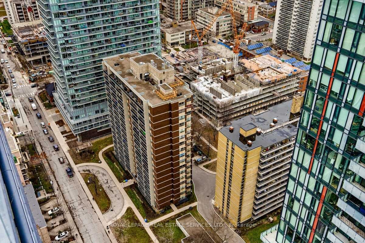 161 Roehampton Ave, #3707