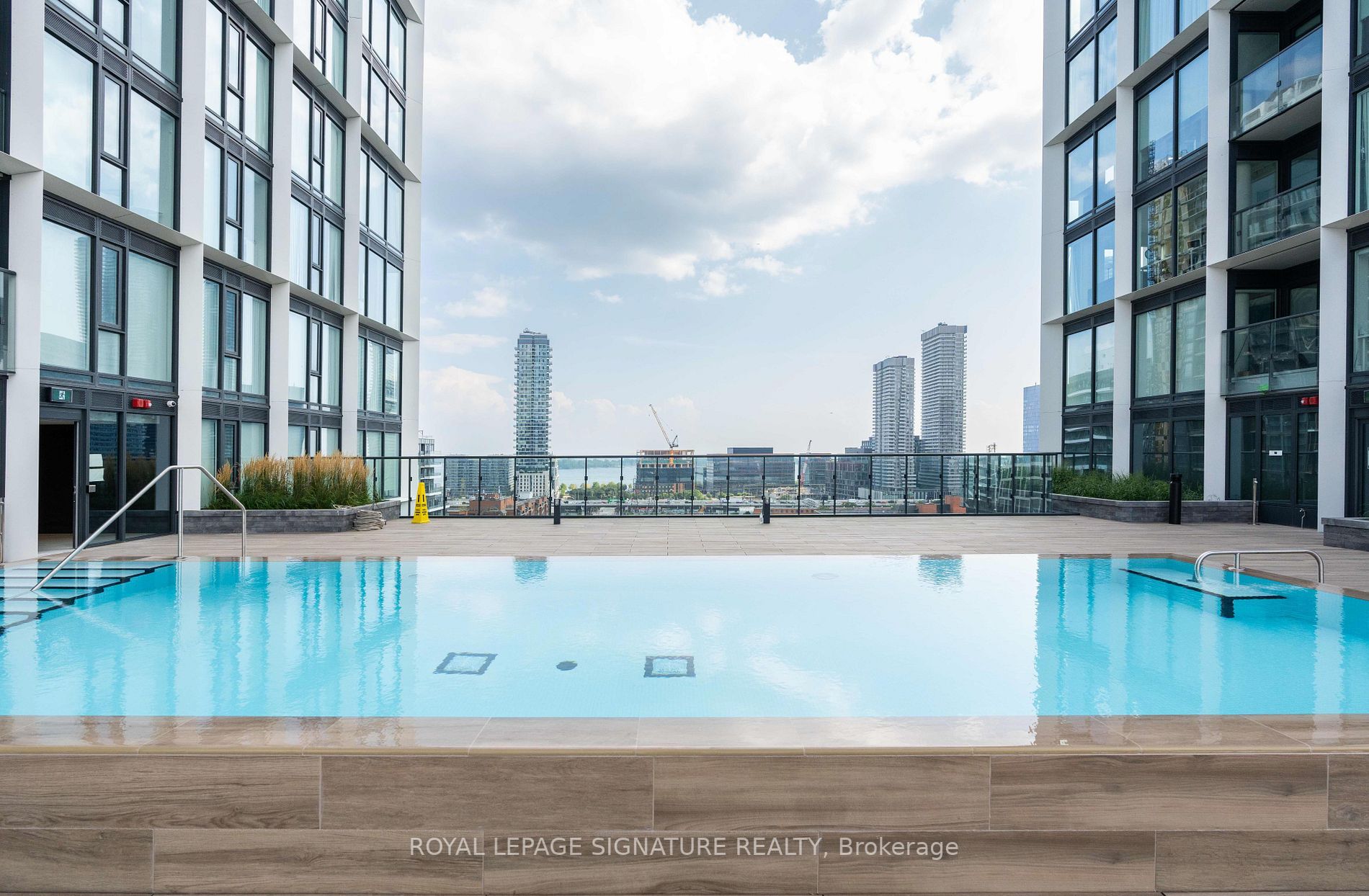 158 Front St E, #1402