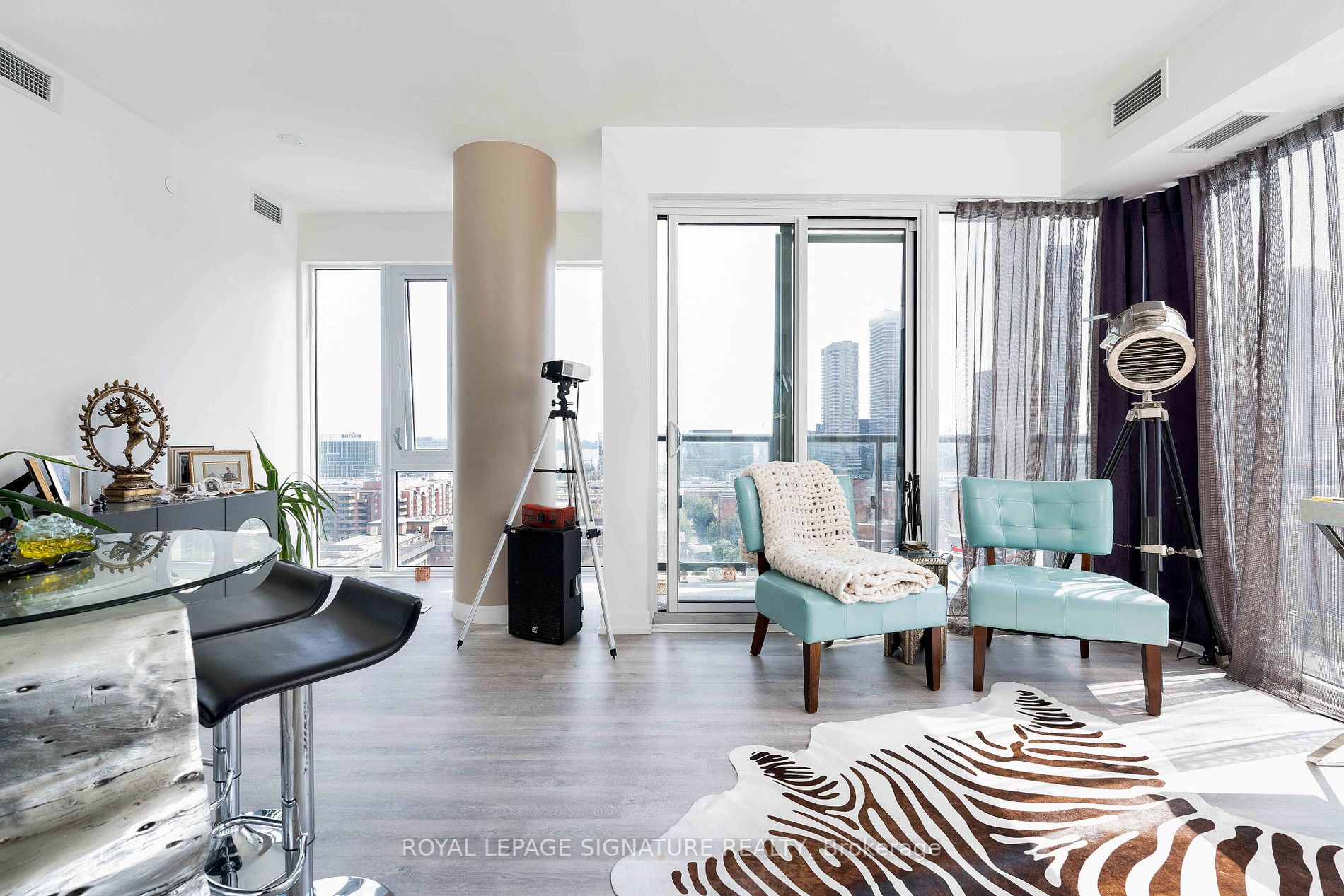 158 Front St E, #1402