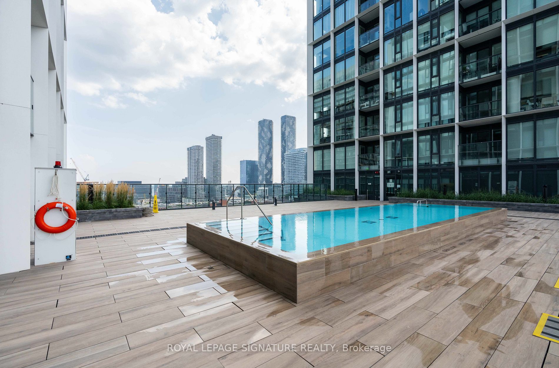 158 Front St E, #1402