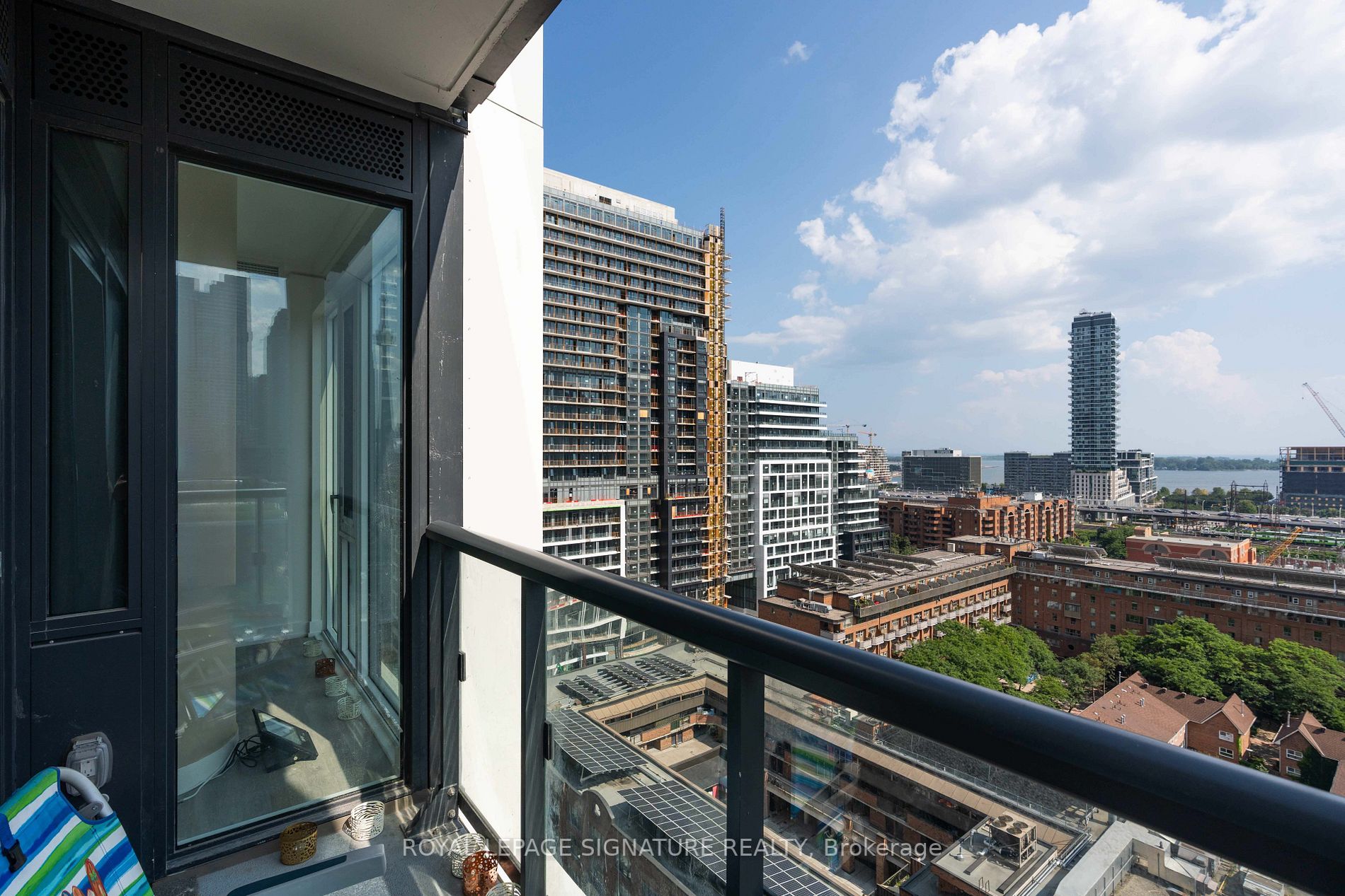 158 Front St E, #1402