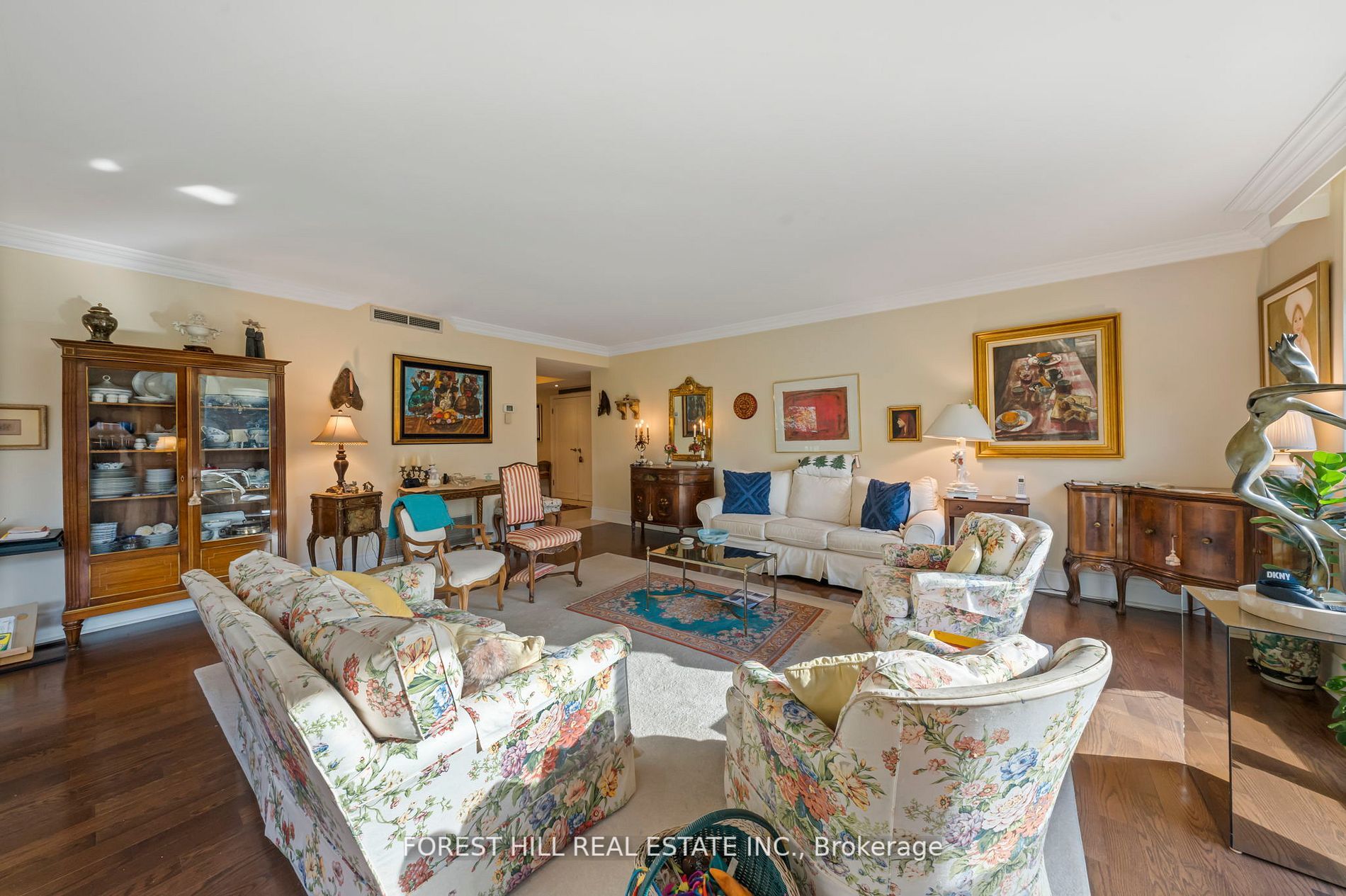 625 Avenue Rd, #302