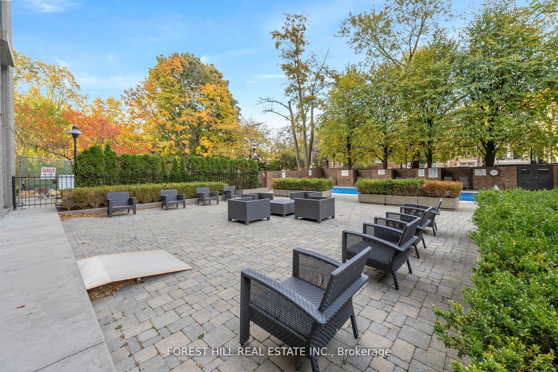 625 Avenue Rd, #302