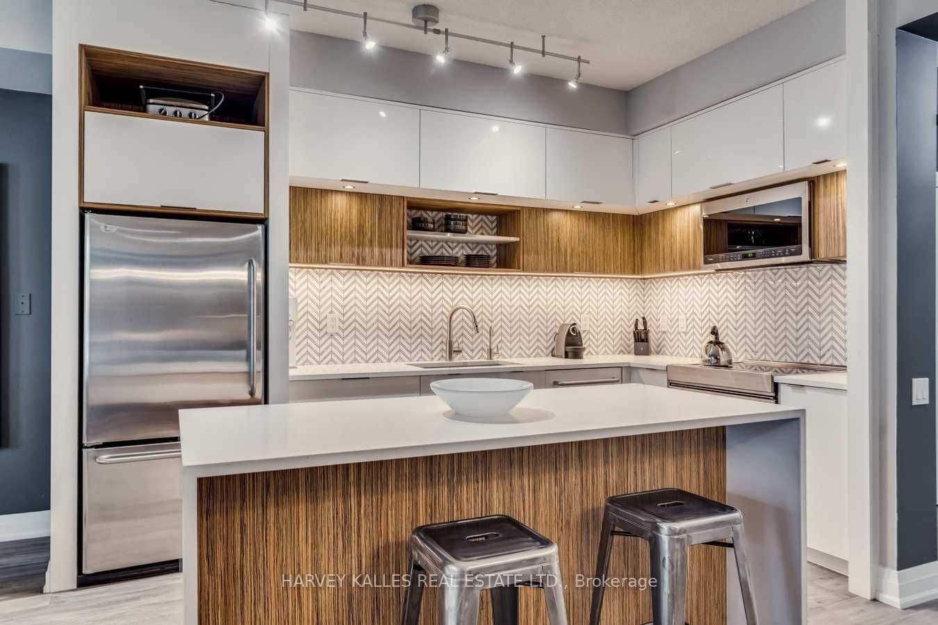 20 Scrivener Square #418