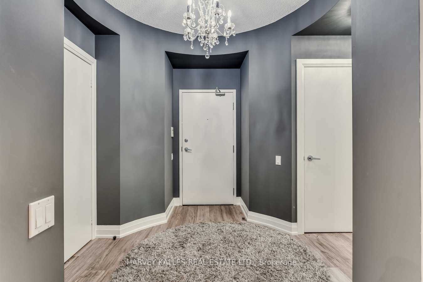 20 Scrivener Square #418
