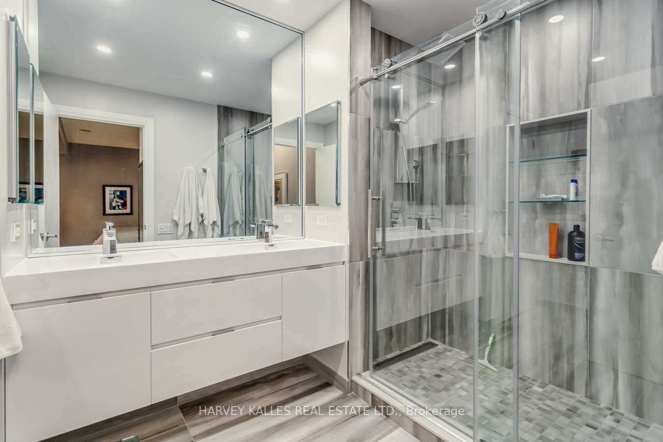 20 Scrivener Square #418