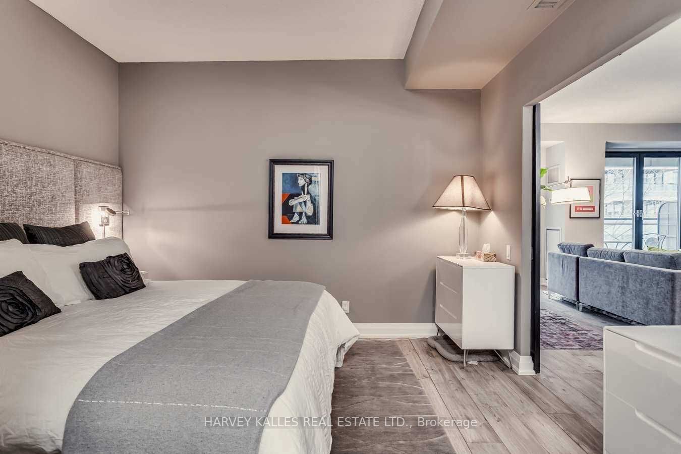 20 Scrivener Square #418