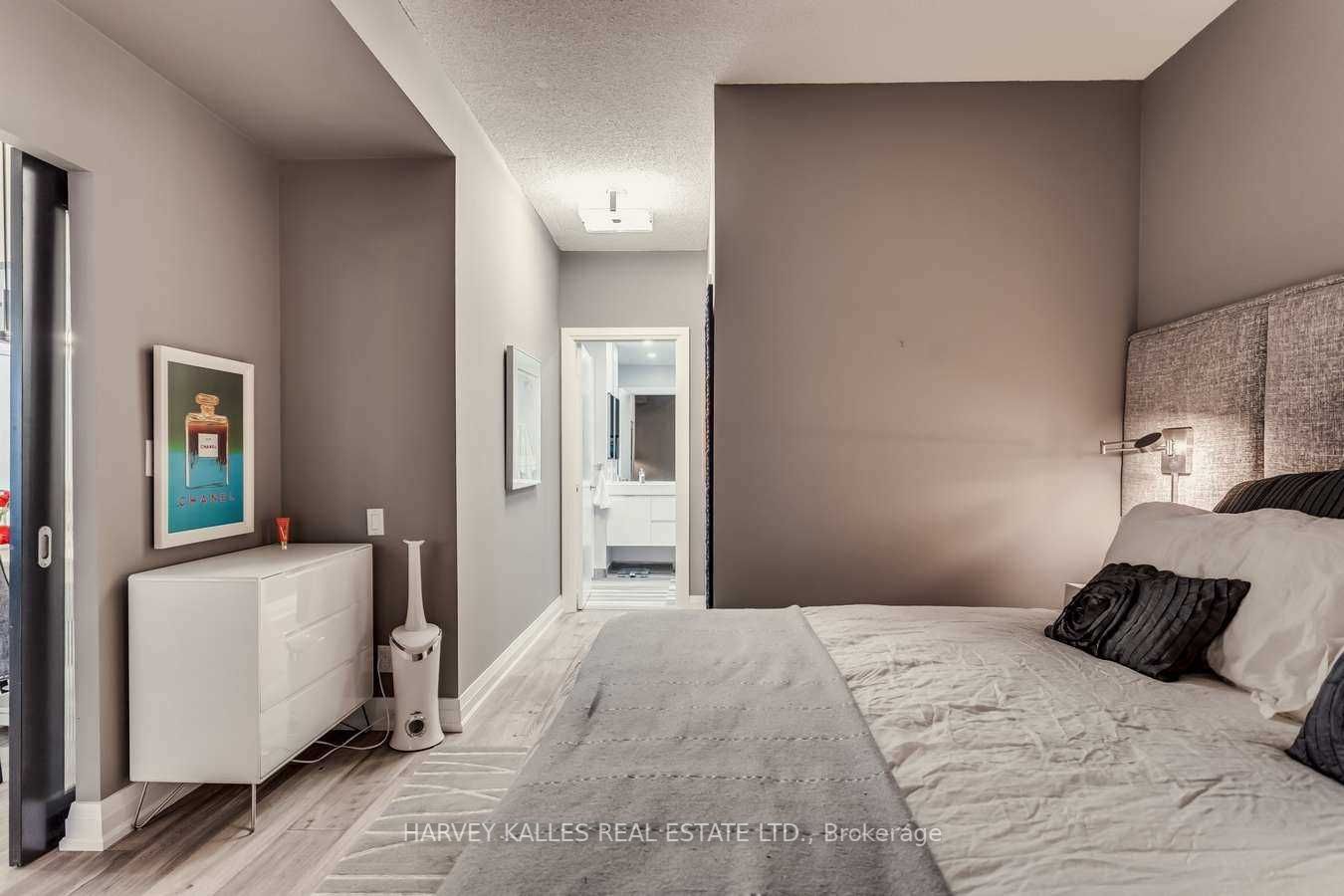 20 Scrivener Square #418