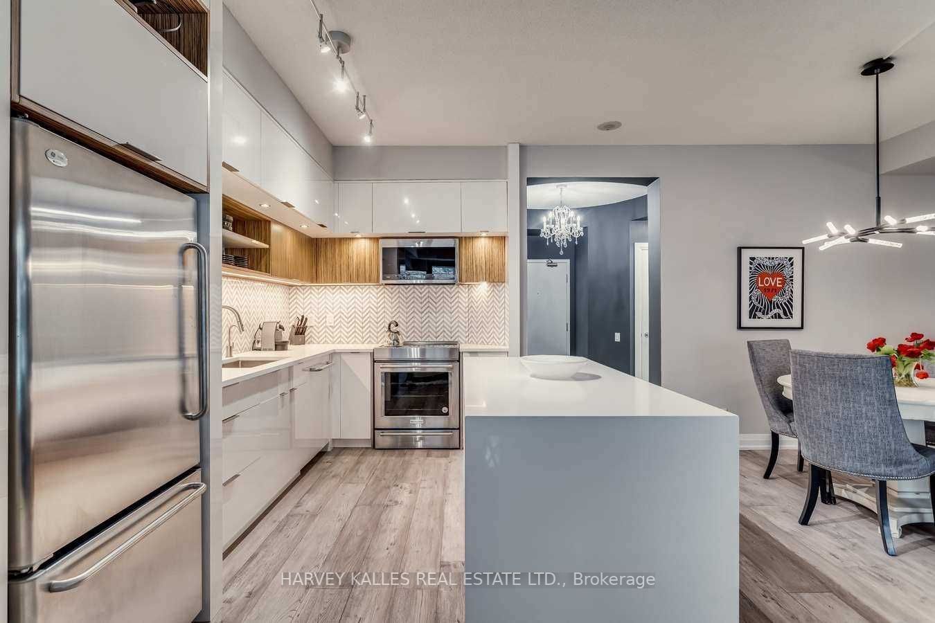 20 Scrivener Square #418