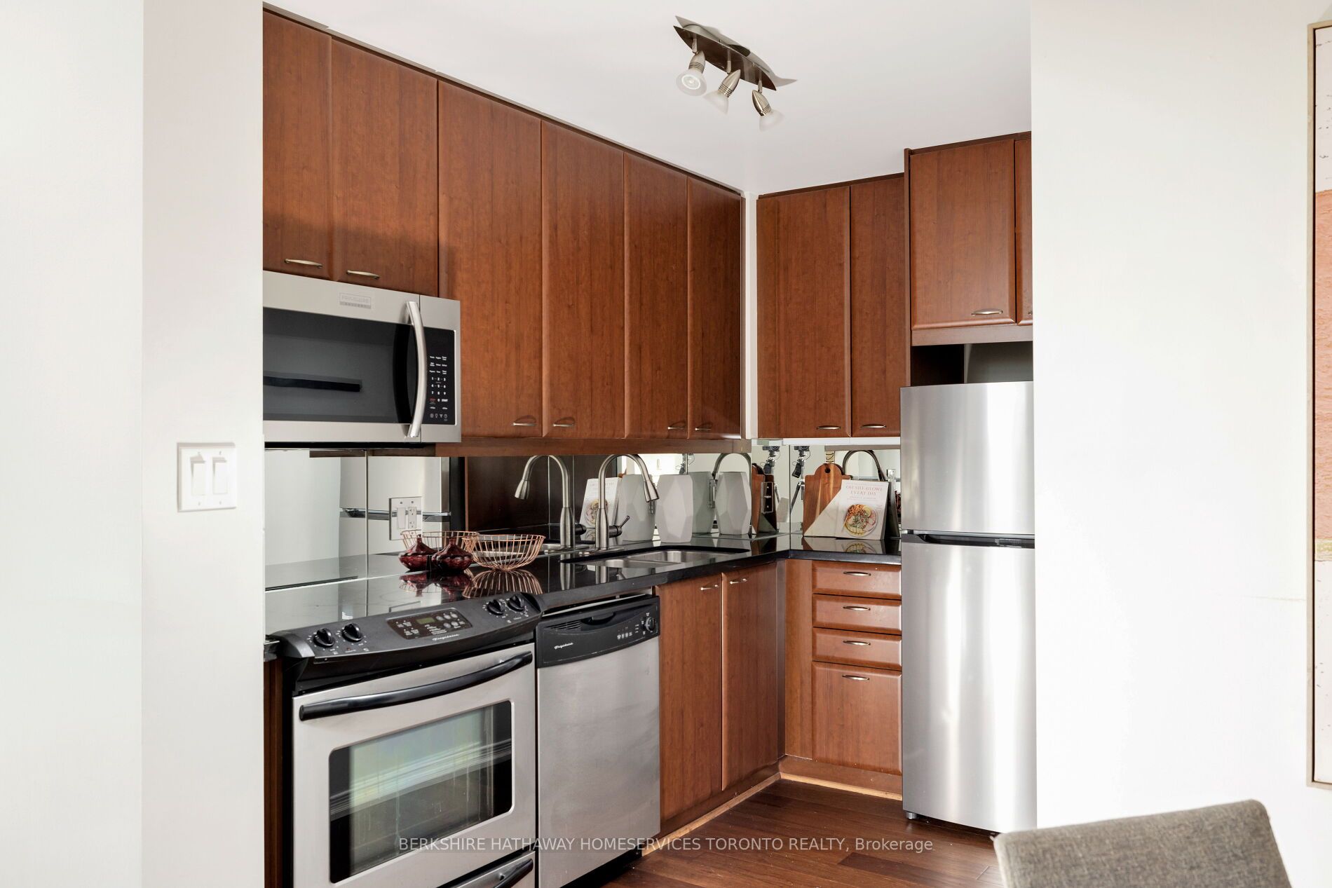 308 Palmerston Ave, #Ph18