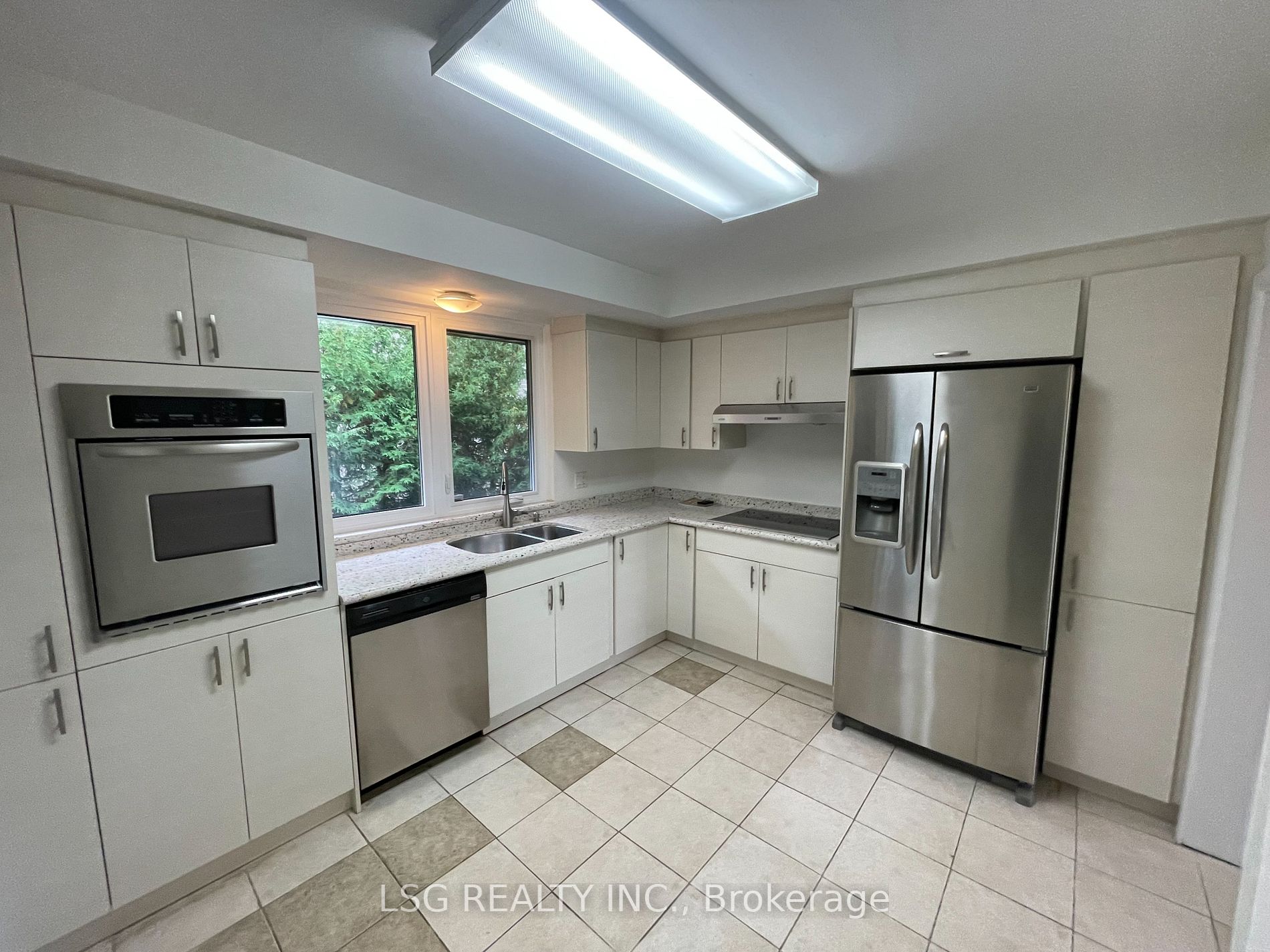 59 Ravenscroft Circ