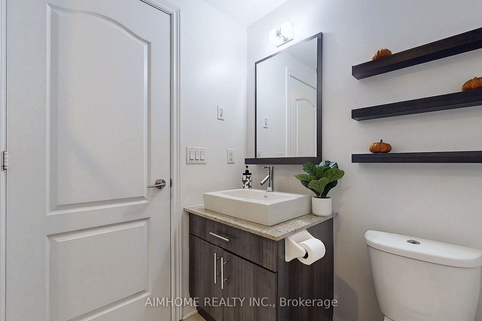 2756 Old Leslie St, #808