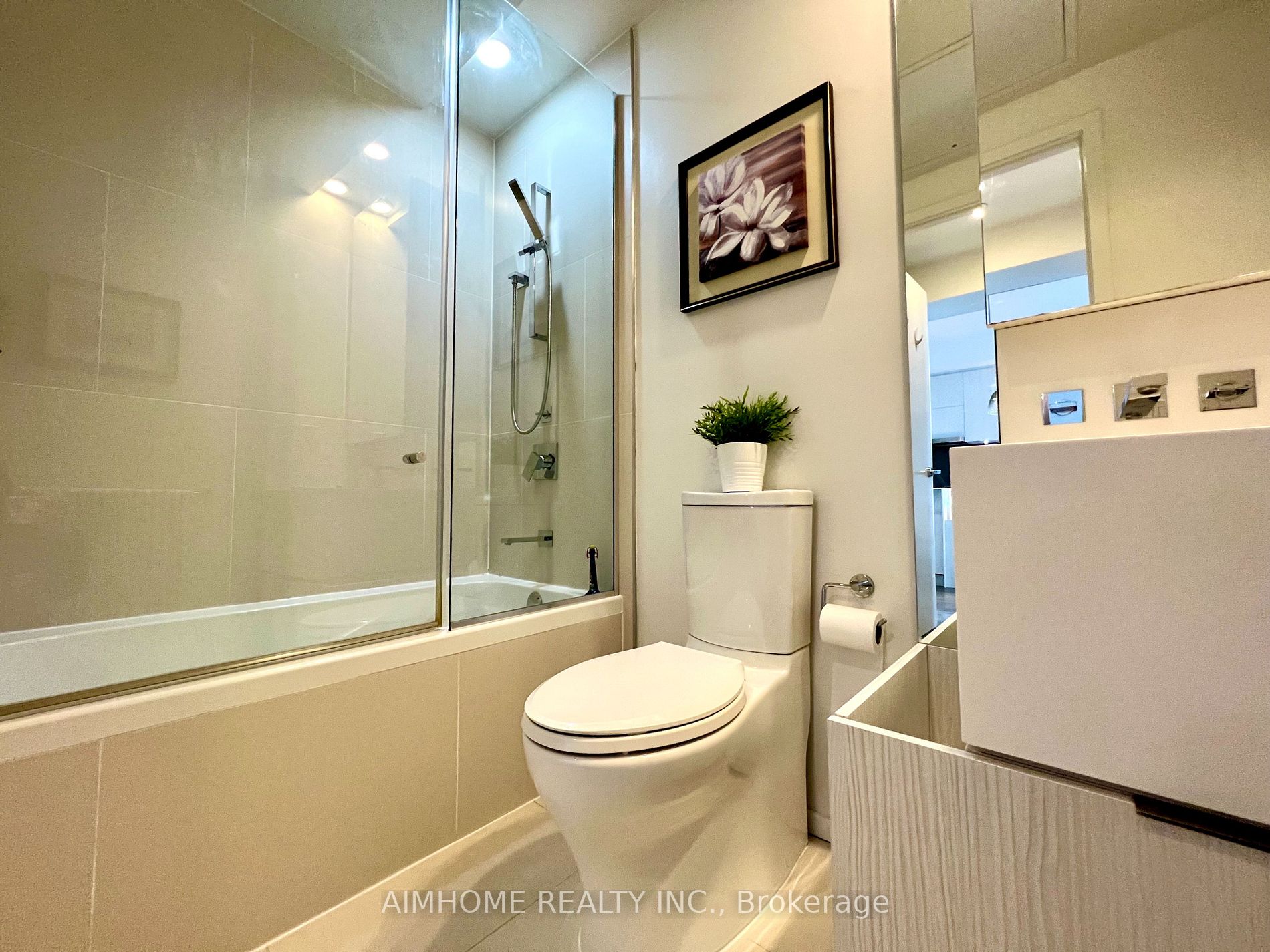 1 Bloor St E, #3405