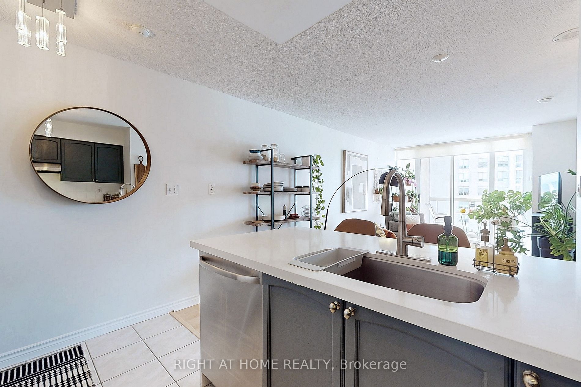 225 Merton St, #1008