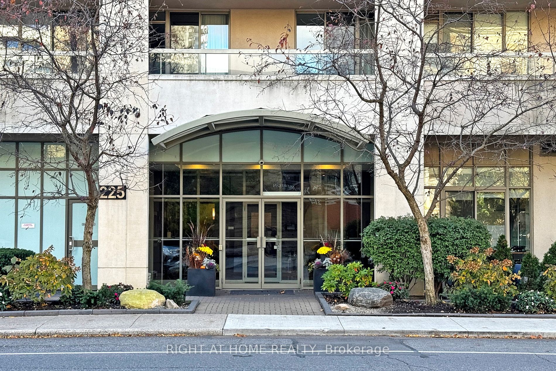 225 Merton St, #1008