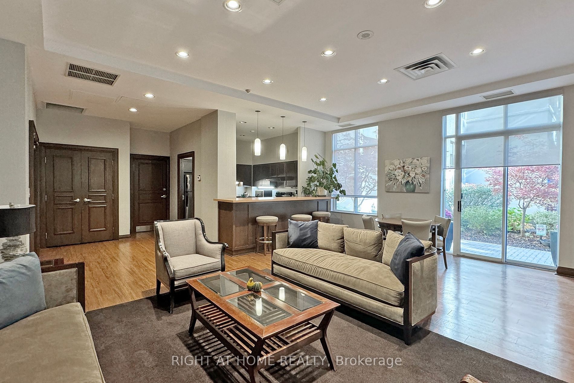 225 Merton St, #1008
