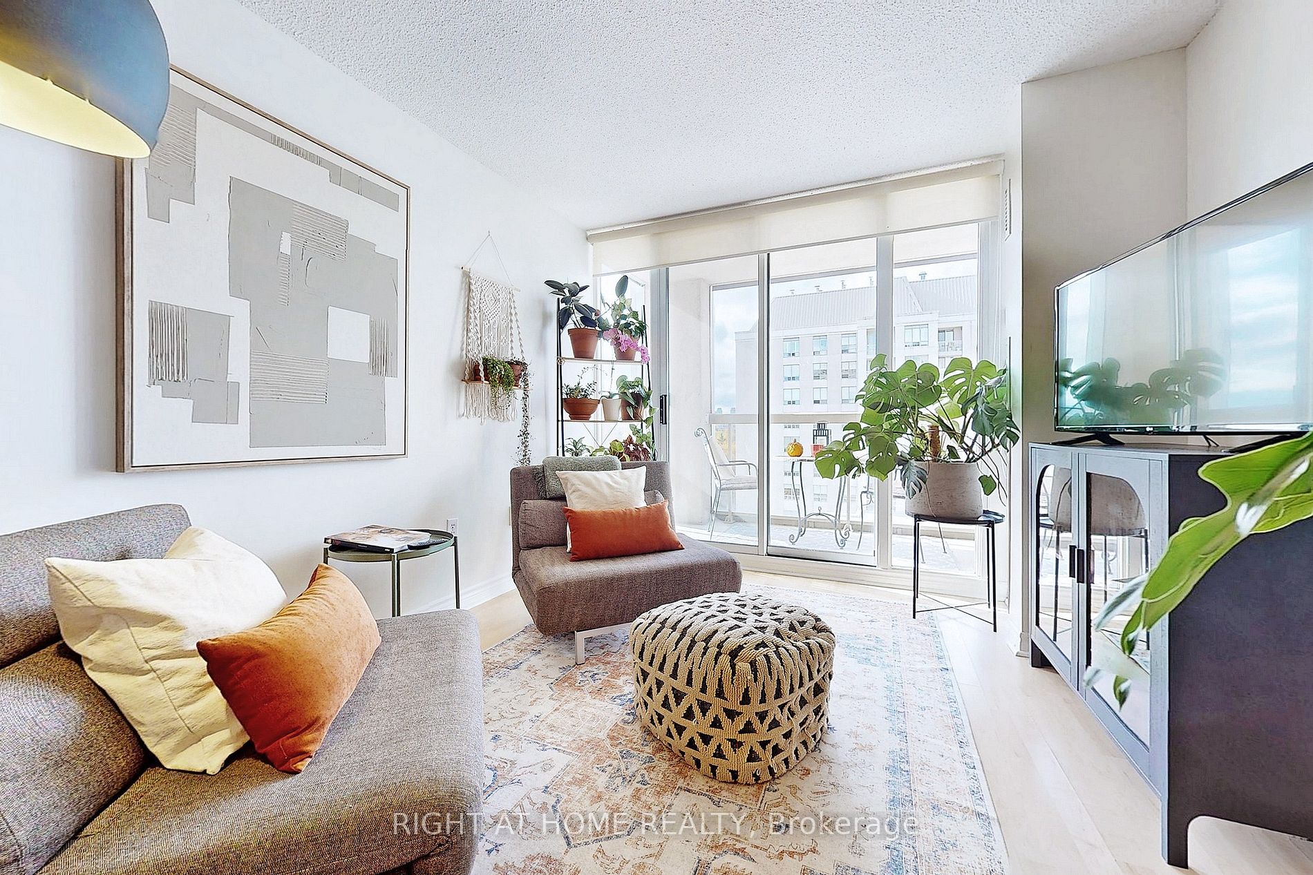 225 Merton St, #1008