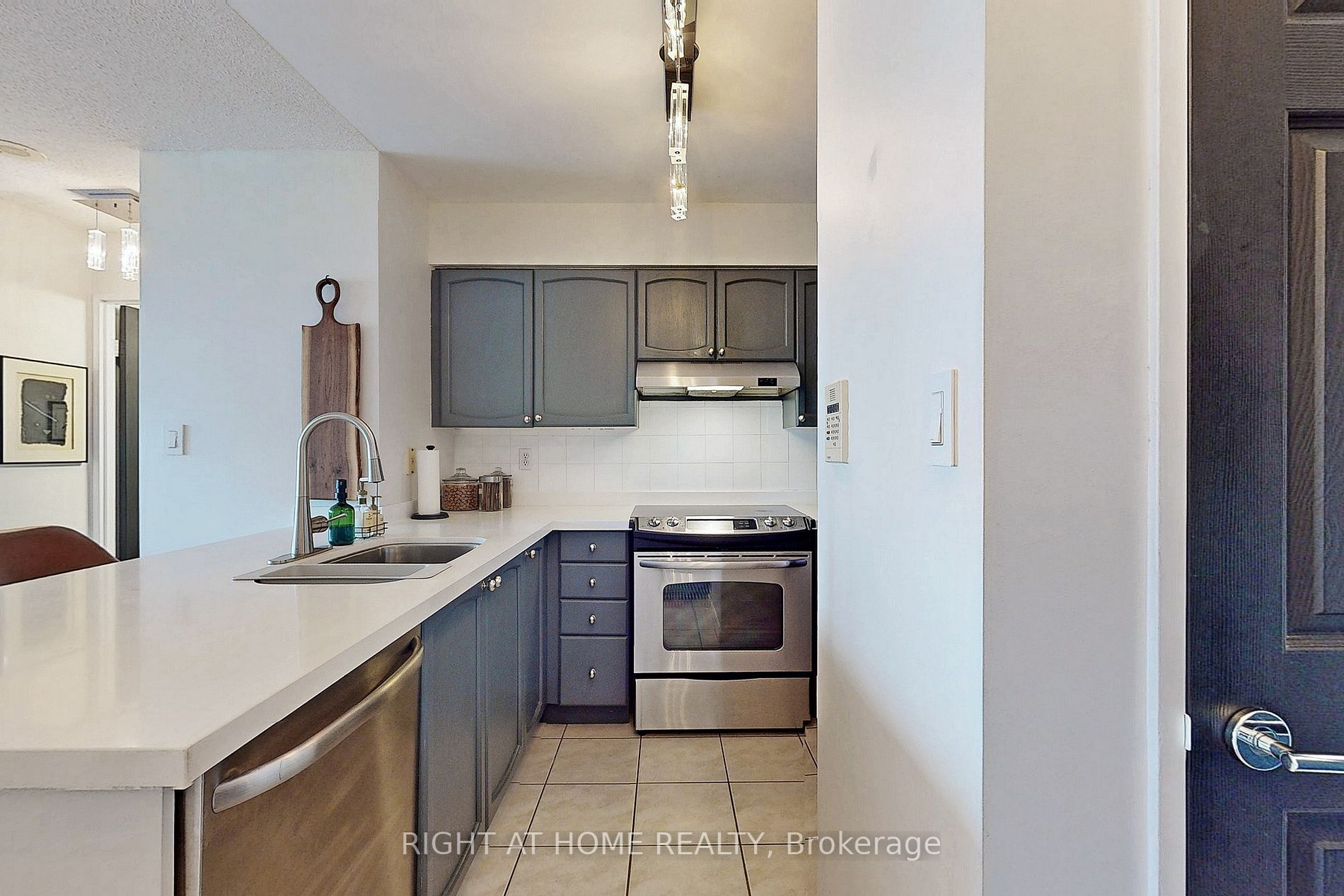 225 Merton St, #1008