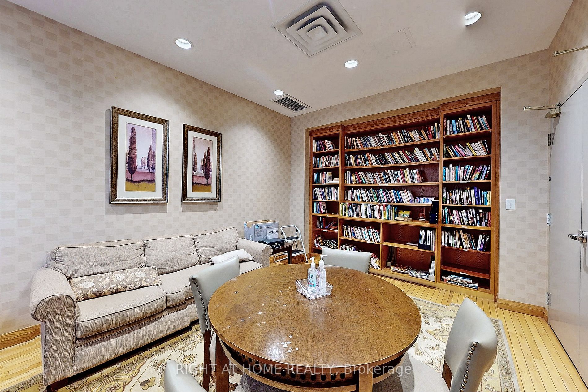 225 Merton St, #1008