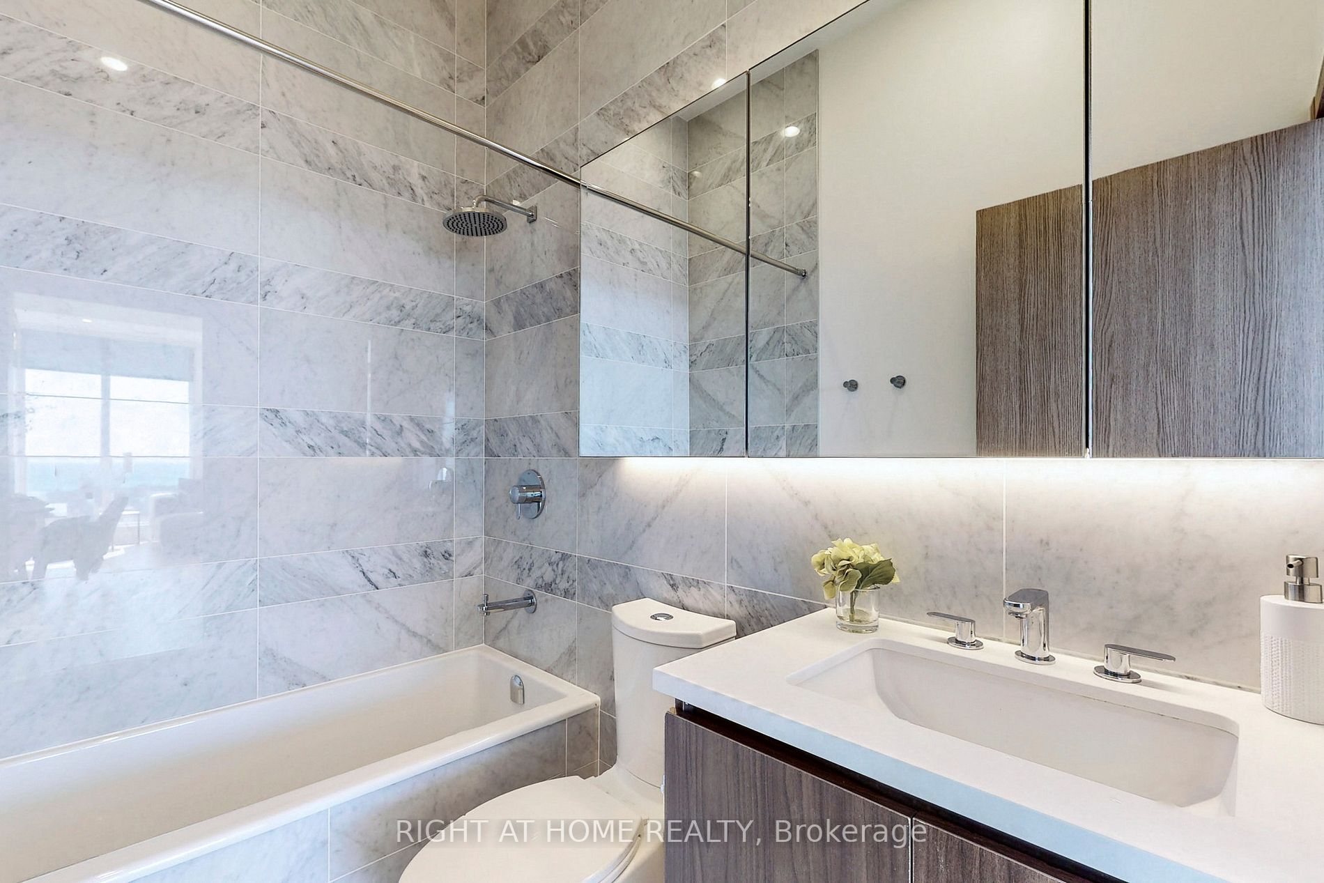 17 Bathurst St, #Ph02