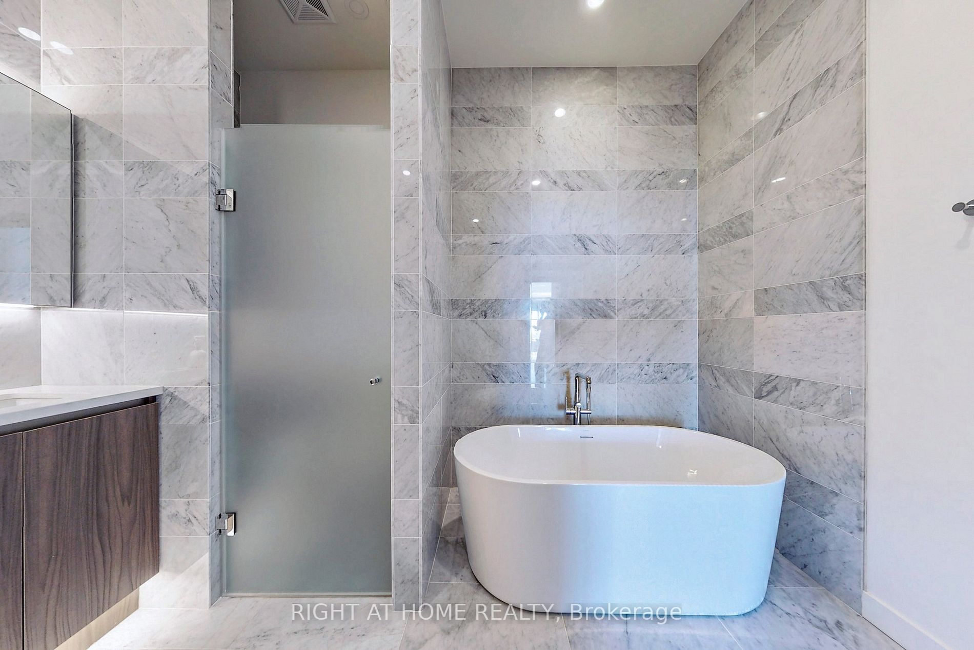 17 Bathurst St, #Ph02
