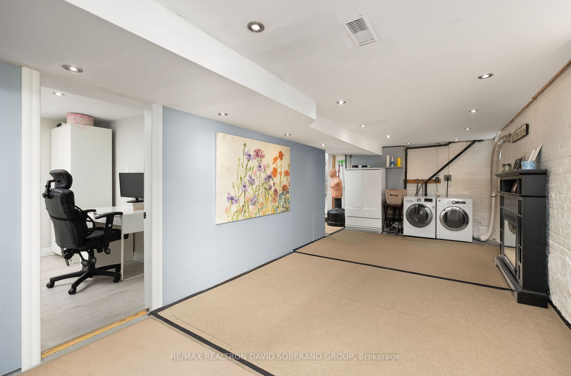 144 Lawrence Ave W
