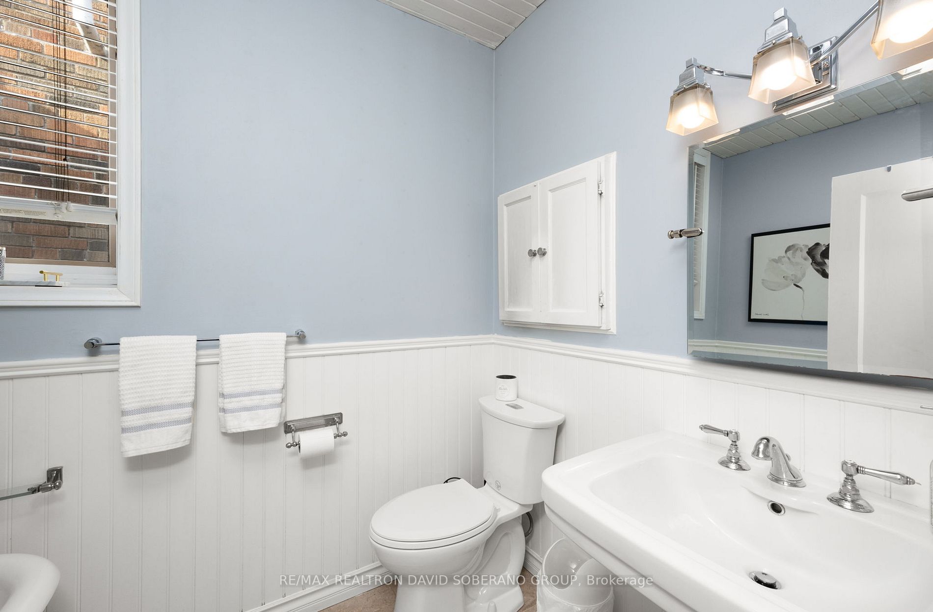 144 Lawrence Ave W