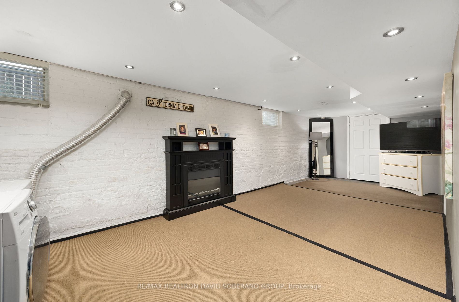 144 Lawrence Ave W