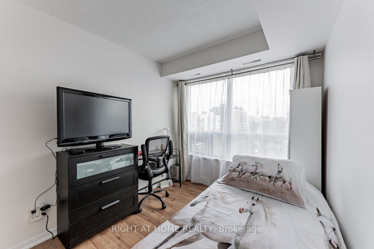 801 Sheppard Ave W, #502