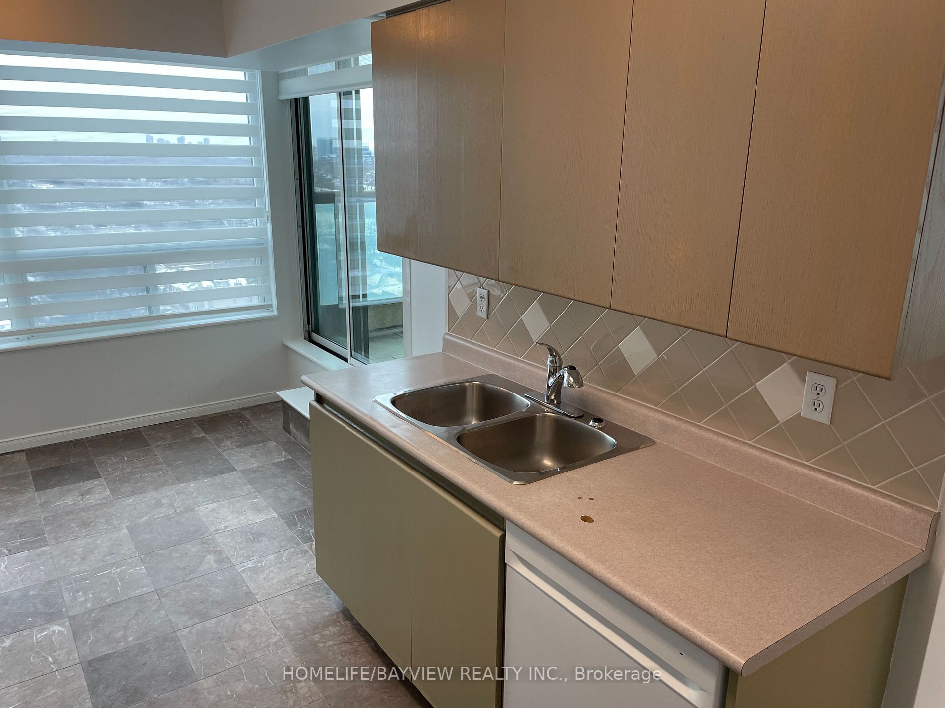 238 Doris Ave, #2003