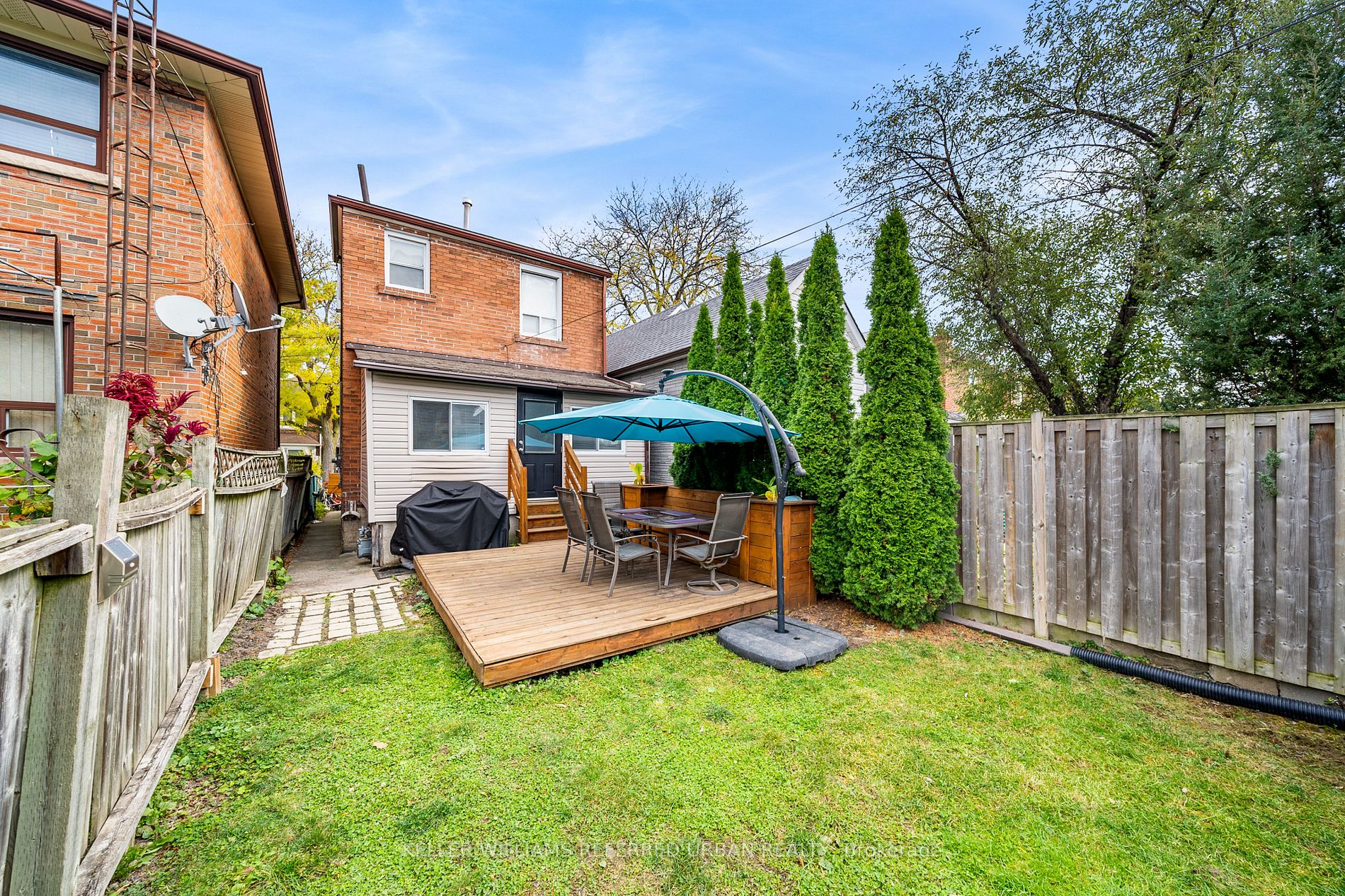 208 Winnett Avenue