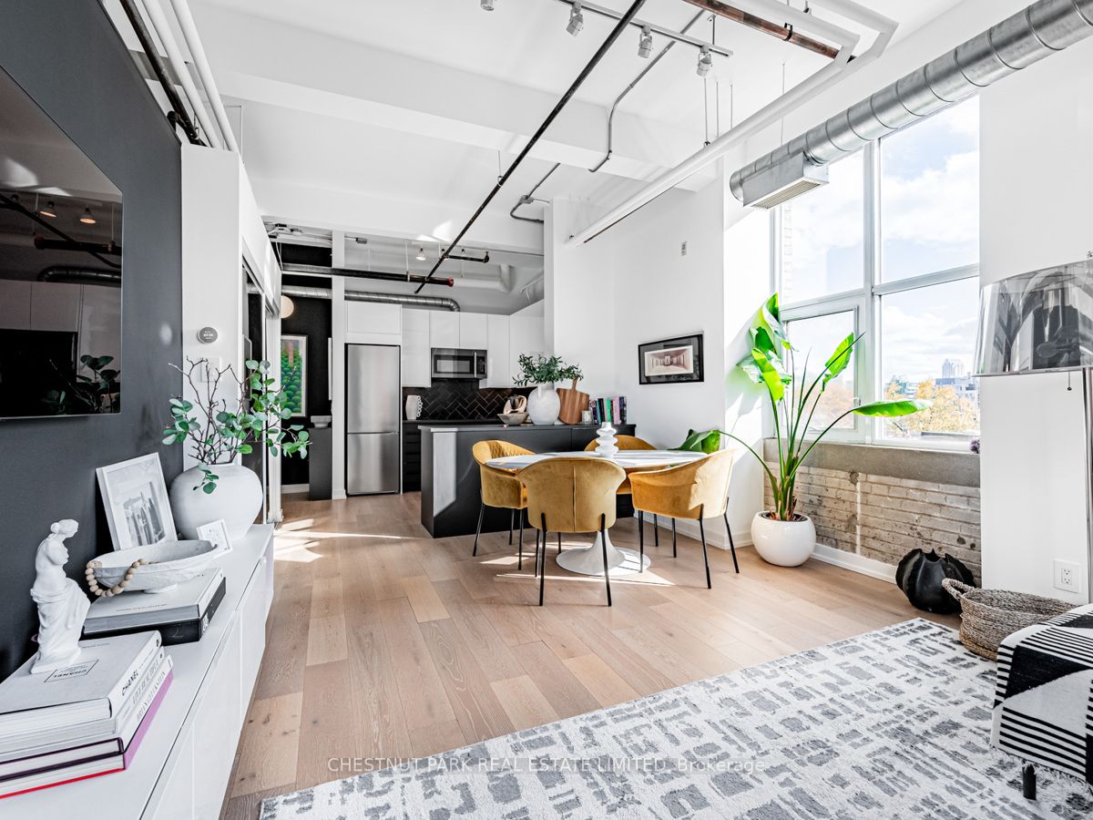 955 Queen St W, #526