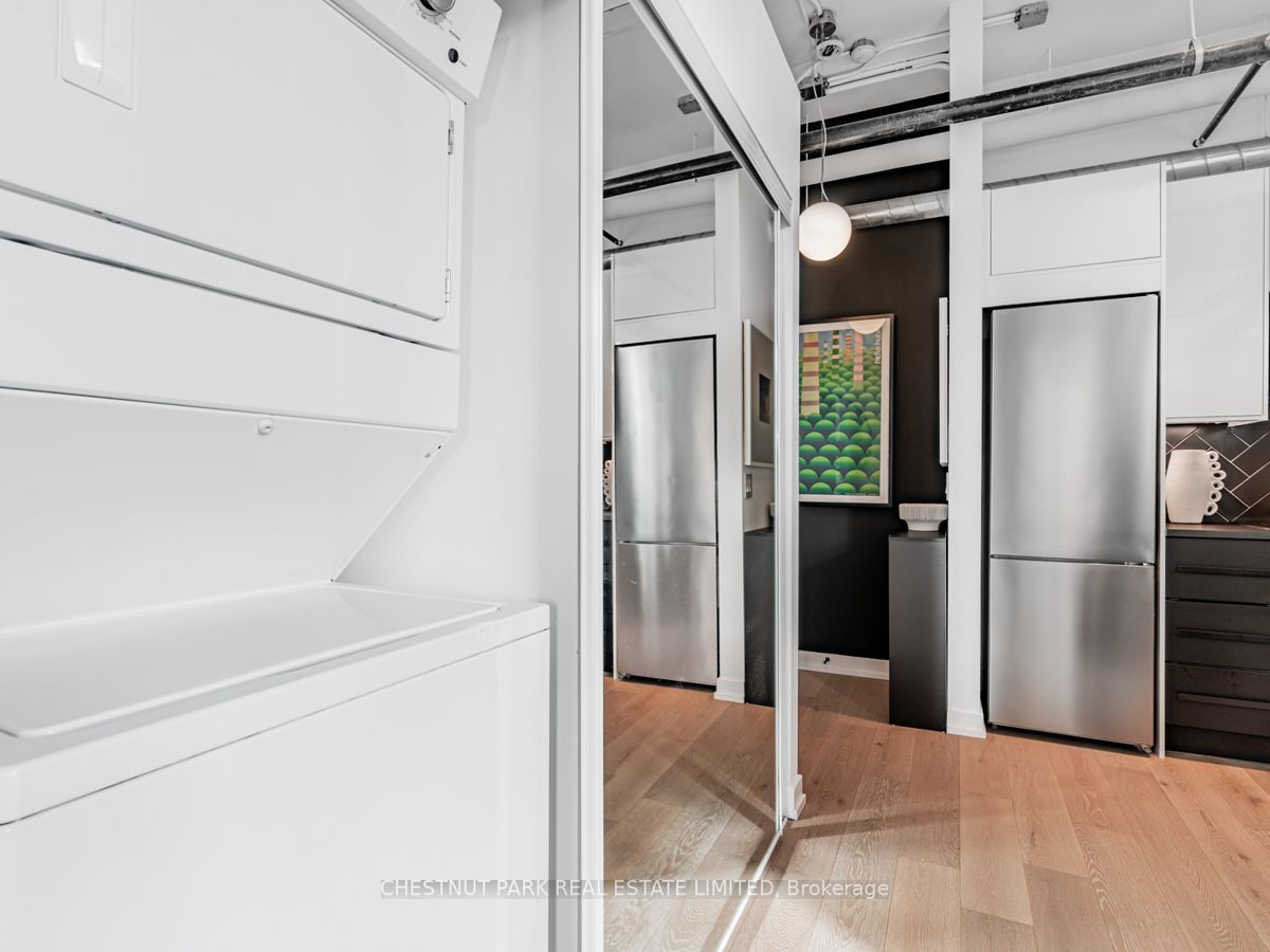 955 Queen St W, #526