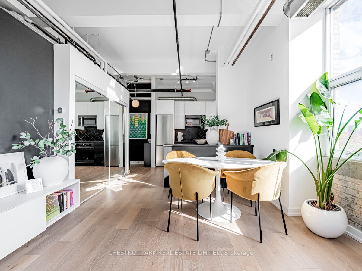 955 Queen St W, #526