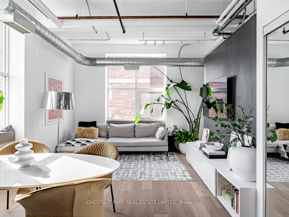 955 Queen St W, #526