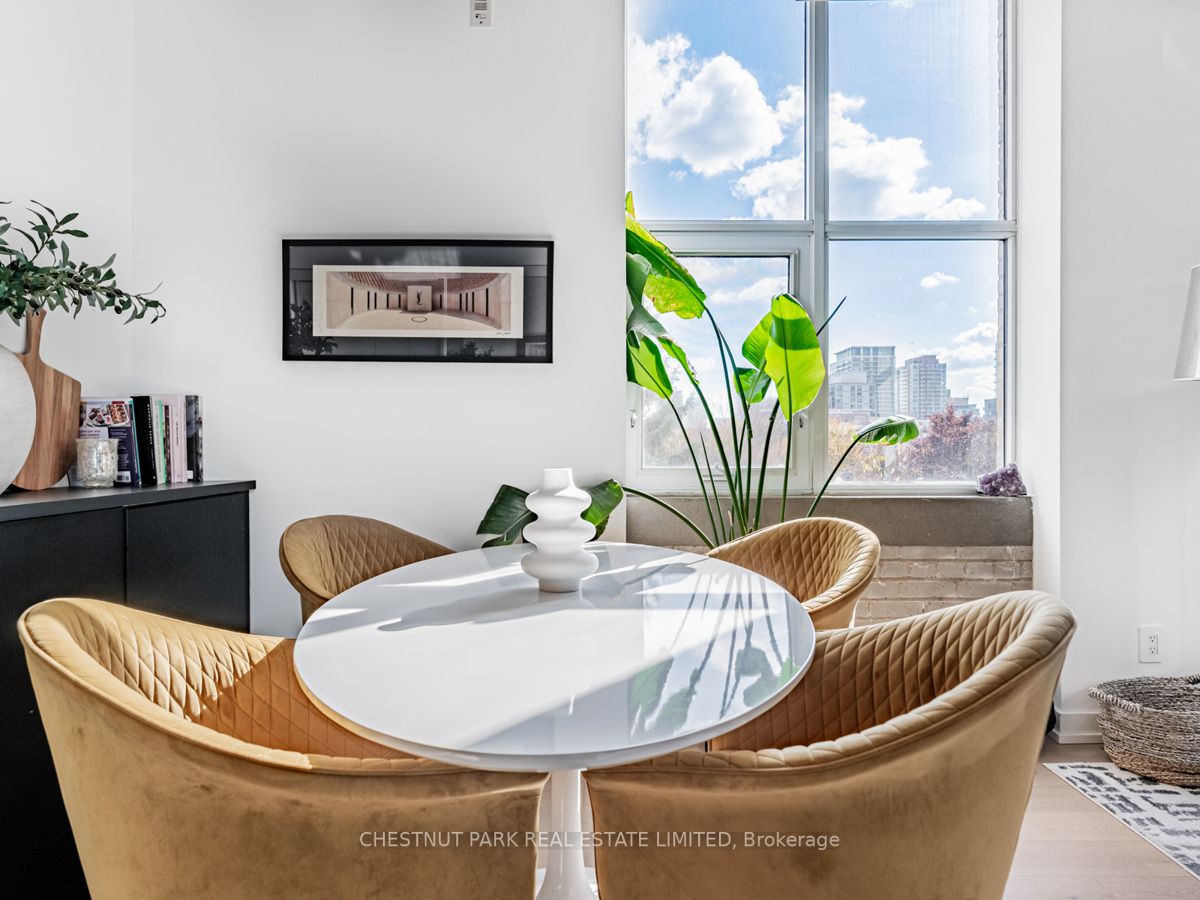955 Queen St W, #526