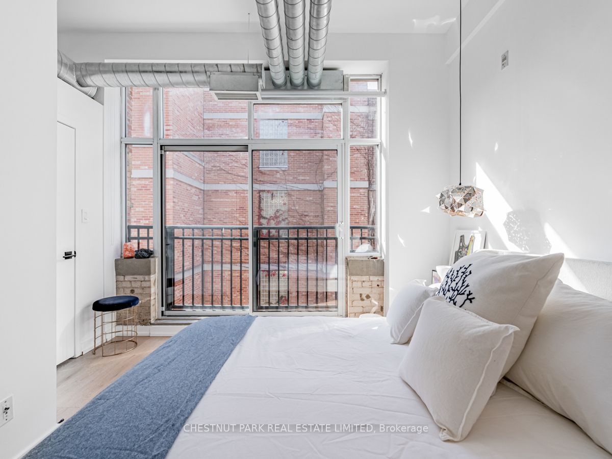 955 Queen St W, #526